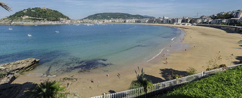 Guipúzcoa - San Sebastián 039 - bahía de La Concha y playa de La Concha.jpg